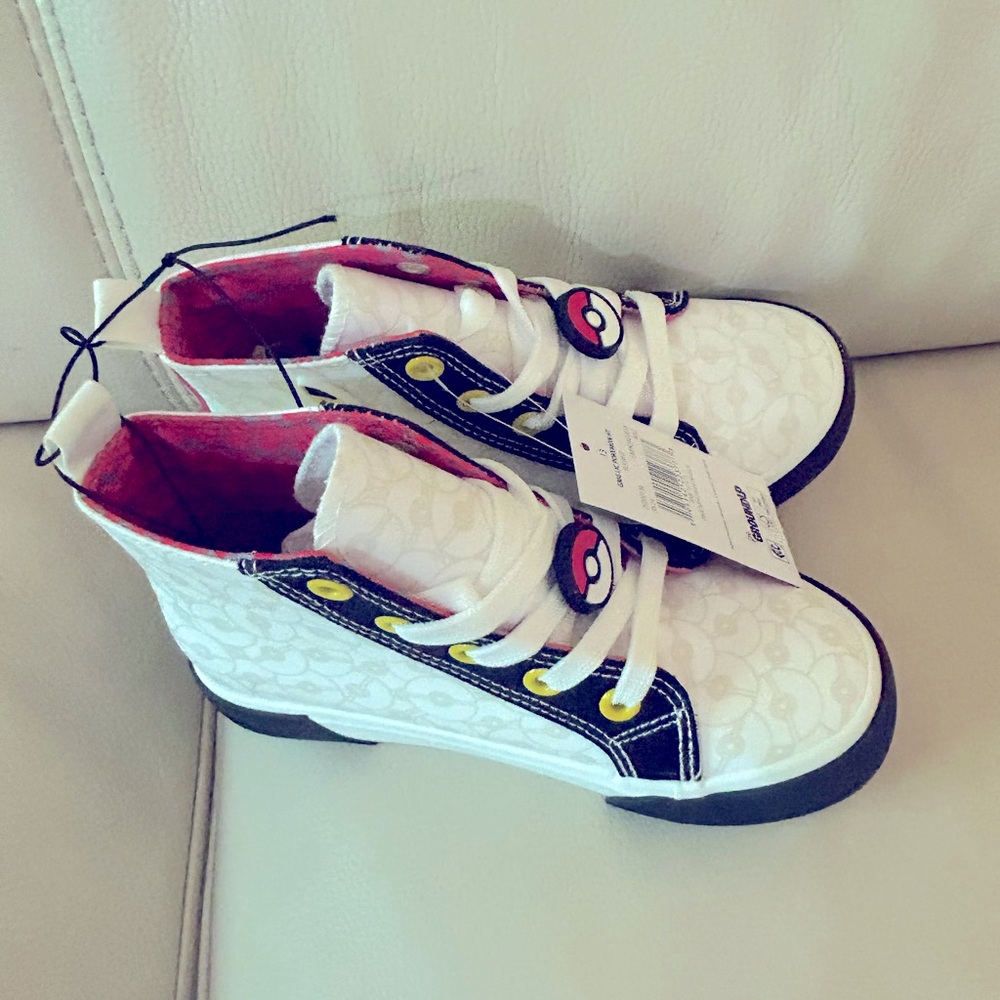 New Pokémon Pikachu Hightop Sneakers Little Kids Size 13